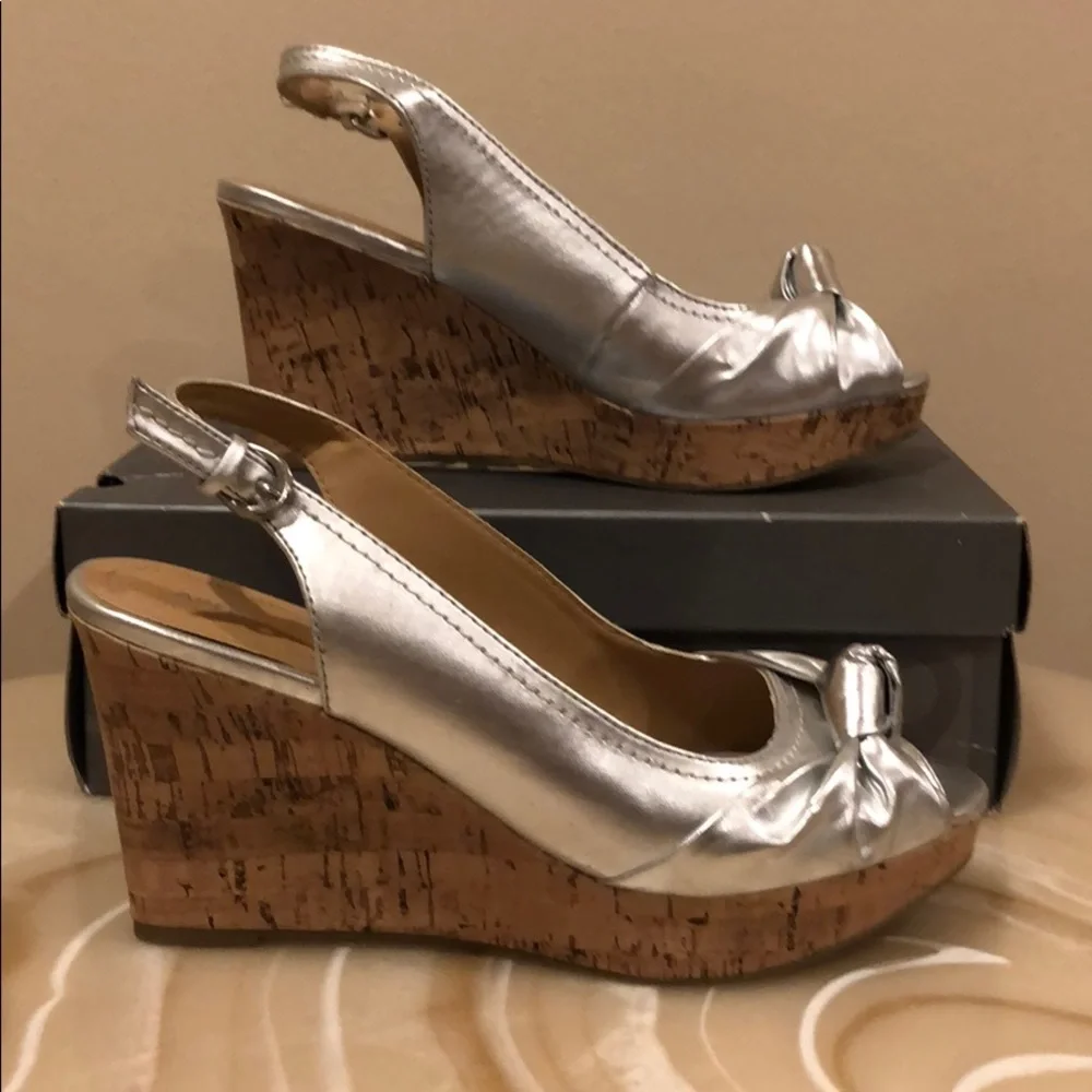 Apt. 9 Silver Metallic Peep Toe Slingback Cork Wedge Sandals Size 9